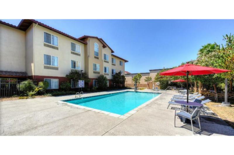 Holiday Inn Express Hotel & Suites Manteca By Ihg Exterior foto