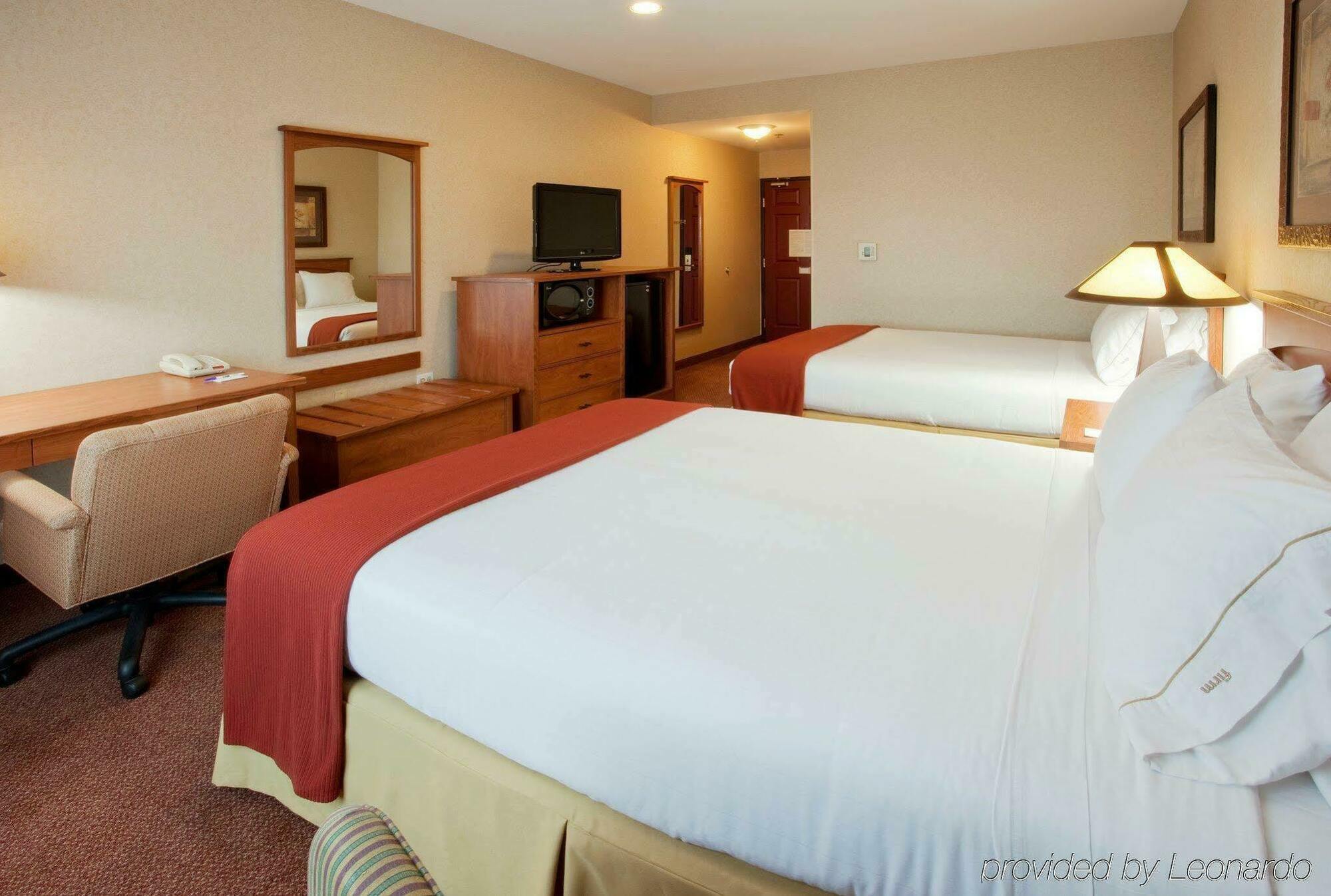 Holiday Inn Express Hotel & Suites Manteca By Ihg Exterior foto
