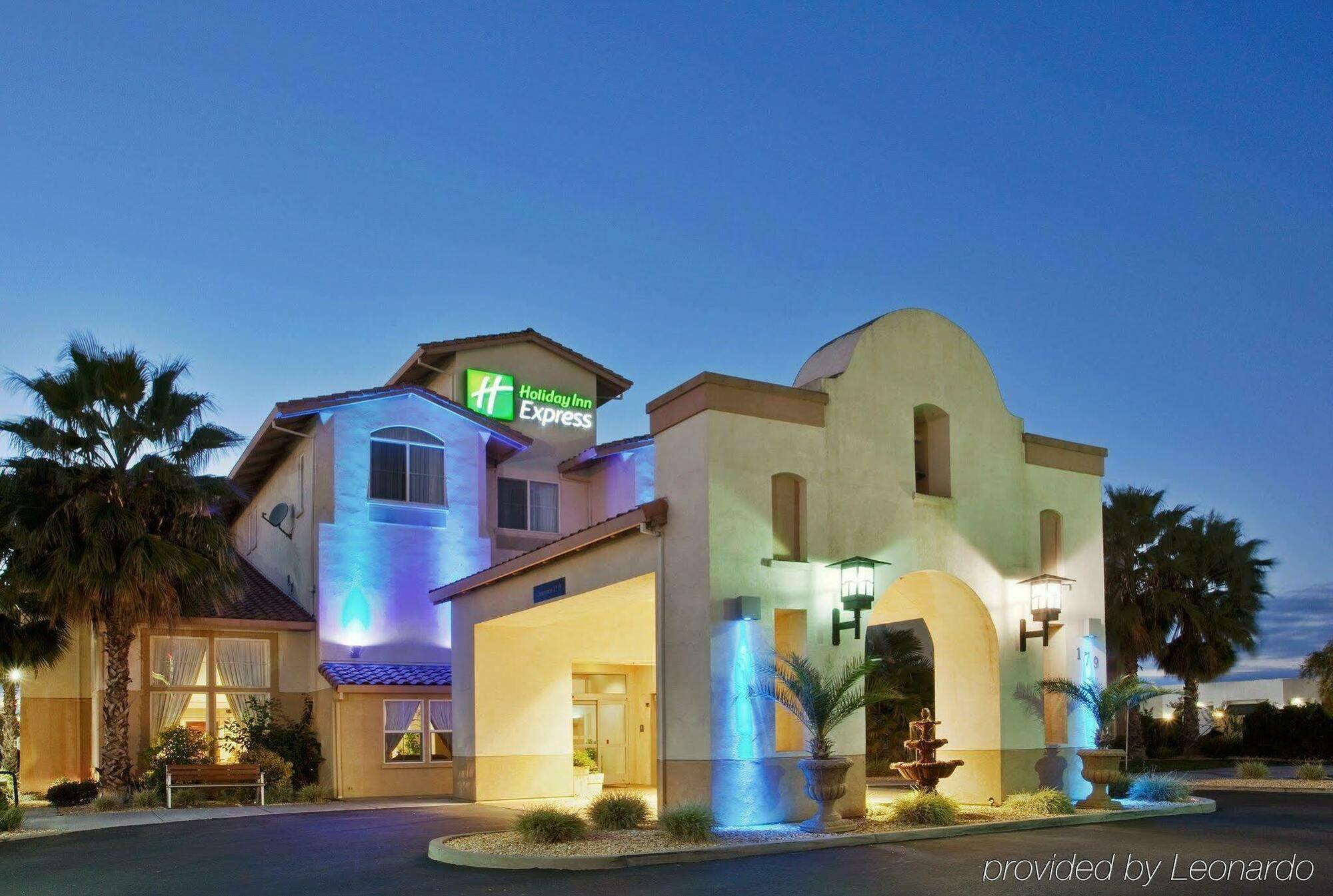 Holiday Inn Express Hotel & Suites Manteca By Ihg Exterior foto